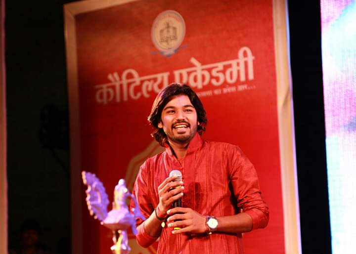 Humans_Of_UP's tweet photo. Like every middle-class family, my family wanted me to be a person who does a topical prosaic job and thus completed my law studies following the footsteps of my father.
https://t.co/mfgpyqoCK1
#houp #humansofuttarpradesh @MadhyamSaxena https://t.co/MvztmamL9N