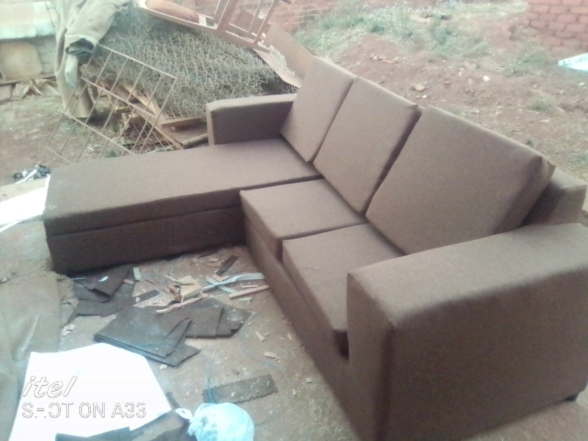 sniper222222222's tweet photo. @GwambaOfficial U make chairs #Mphamvu furnitures https://t.co/rQAAmrqbzs