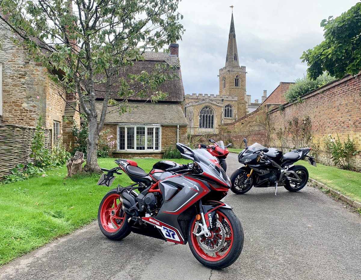 Michael Neeves tweet media