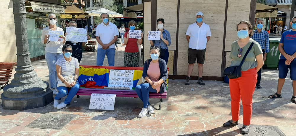 AnamarinaccJose's tweet photo. Lunes 7/9/2020, seguimos muchísimos varados esperando el correo de la felicidad, USTED ESTA AUTORIZADO EN EL VUELO DEL 13/9/2020.. AMÉNNNNN, gracias por sus gestiones. 
@NicolasMaduro 
@jaarreaza 
@CancilleriaVE 
@ConsVEBarcelona 
@DipMarioIsea https://t.co/dlNvMf6AND