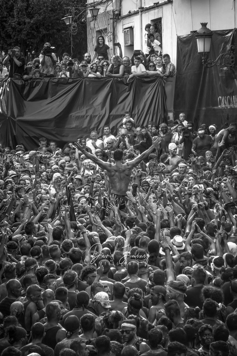 _TuFotografo's tweet photo. Este 6 de septiembre se hará algo raro por el Covid pero siempre nos quedarán recuerdos como estas fotografías que realicé el año pasado. ¡Volveremos pronto! #Cascamorras2020 #Baza @bazaturismo https://t.co/DY68m2R4Ey