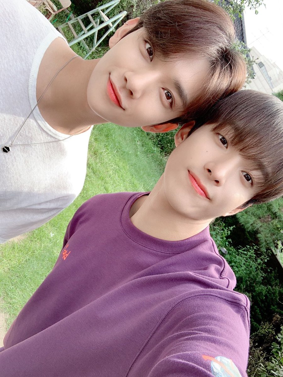 If only we get seoksoo selcas daily... some of us need them for personal reasons...