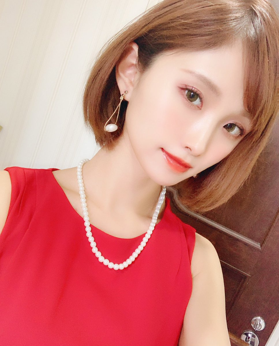 atokobi's tweet photo. セカンドがブルベ冬なので彩度が命🥺
ショッキングピンクとかレッドとか強めのブルベカラーはそこまで苦手じゃない🤔
逆にパステルカラーになると春の色でもあまり似合わないので、セカンドがどの季節かっていうのも重要だなぁと思います🤭✨

↓↓↓ブルベ冬向けカラーの洋服とメイクの時 https://t.co/xSRiLRkfsm
