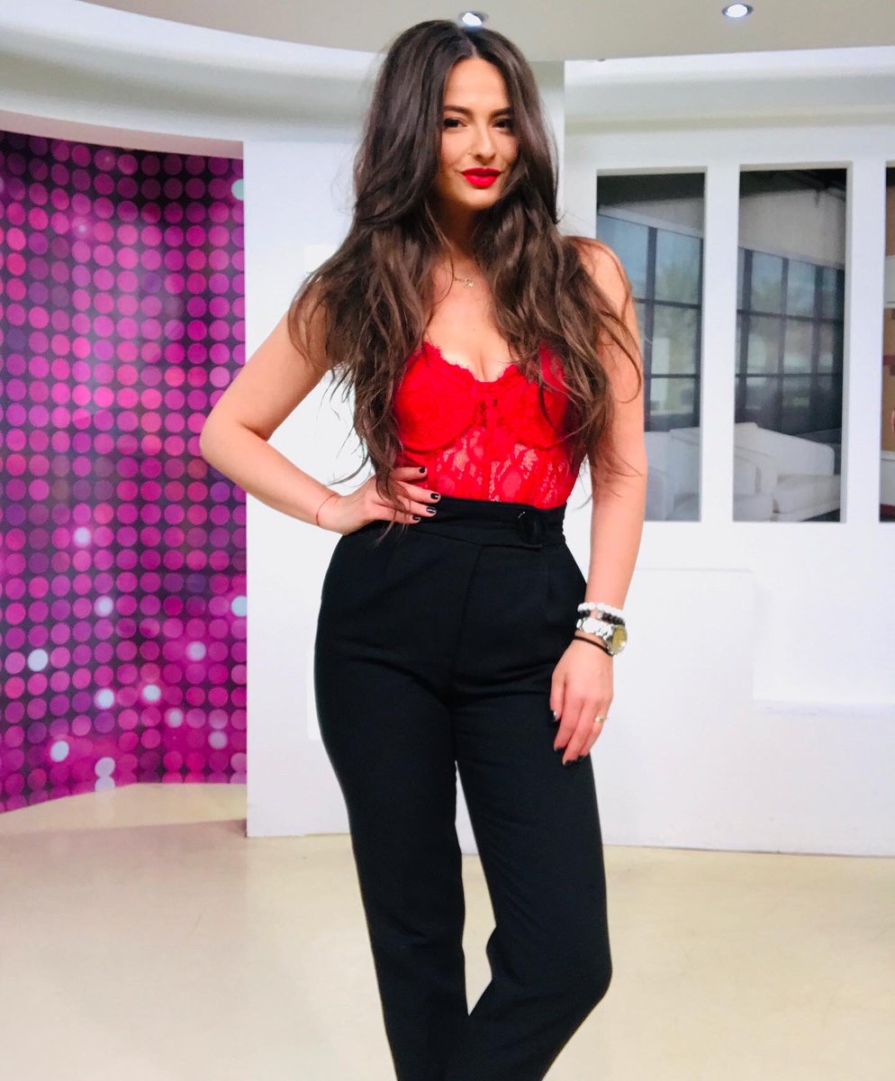 adelalupsemodel's tweet photo. Incepand cu ora 🕥: 14:00 va astept sa sunați la 1204 pentru a participa la emisiunea CÂȘTIGAȚI ACUM in direct la Etno TV. •
•
@adelalupse #sunday #show #tv #tvshow #live #etnotv #castigatiacum #positive #mood #vibe #romania #tvhost #tvpresenter #television #callme https://t.co/1HivfUnrS2
