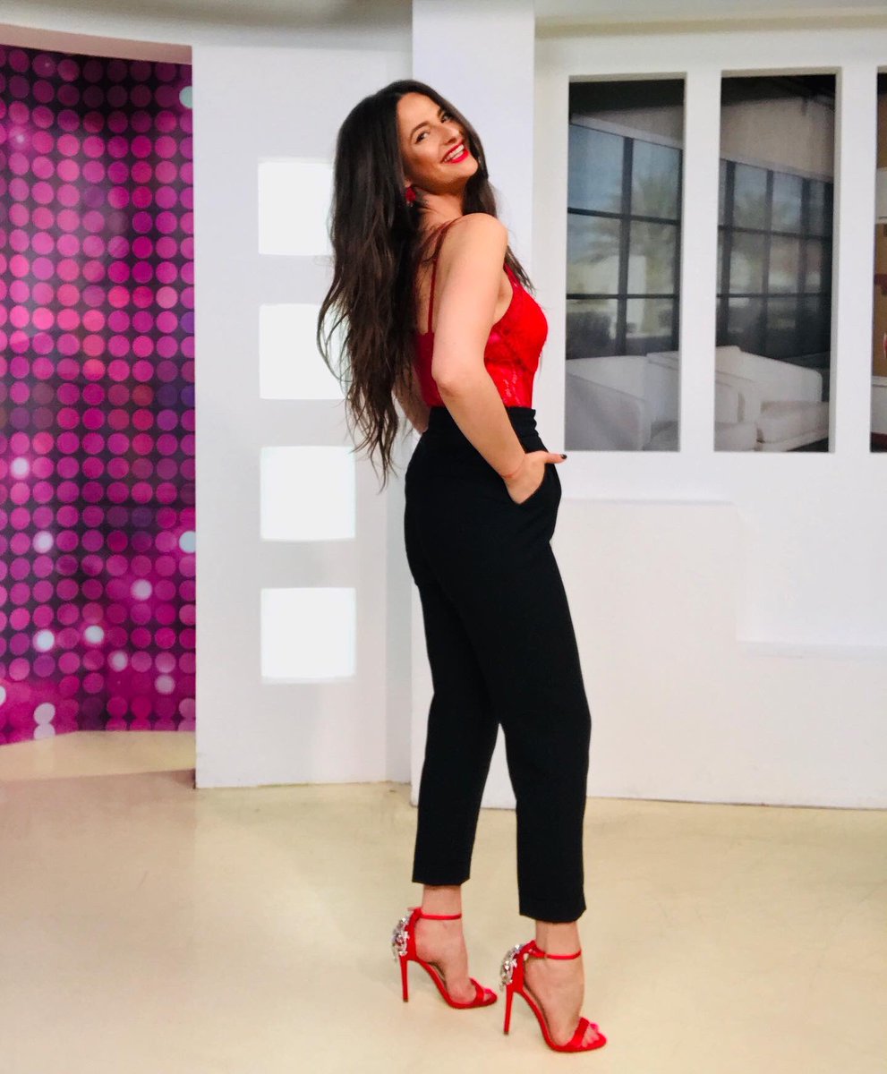 adelalupsemodel's tweet photo. Incepand cu ora 🕥: 14:00 va astept sa sunați la 1204 pentru a participa la emisiunea CÂȘTIGAȚI ACUM in direct la Etno TV. •
•
@adelalupse #sunday #show #tv #tvshow #live #etnotv #castigatiacum #positive #mood #vibe #romania #tvhost #tvpresenter #television #callme https://t.co/1HivfUnrS2