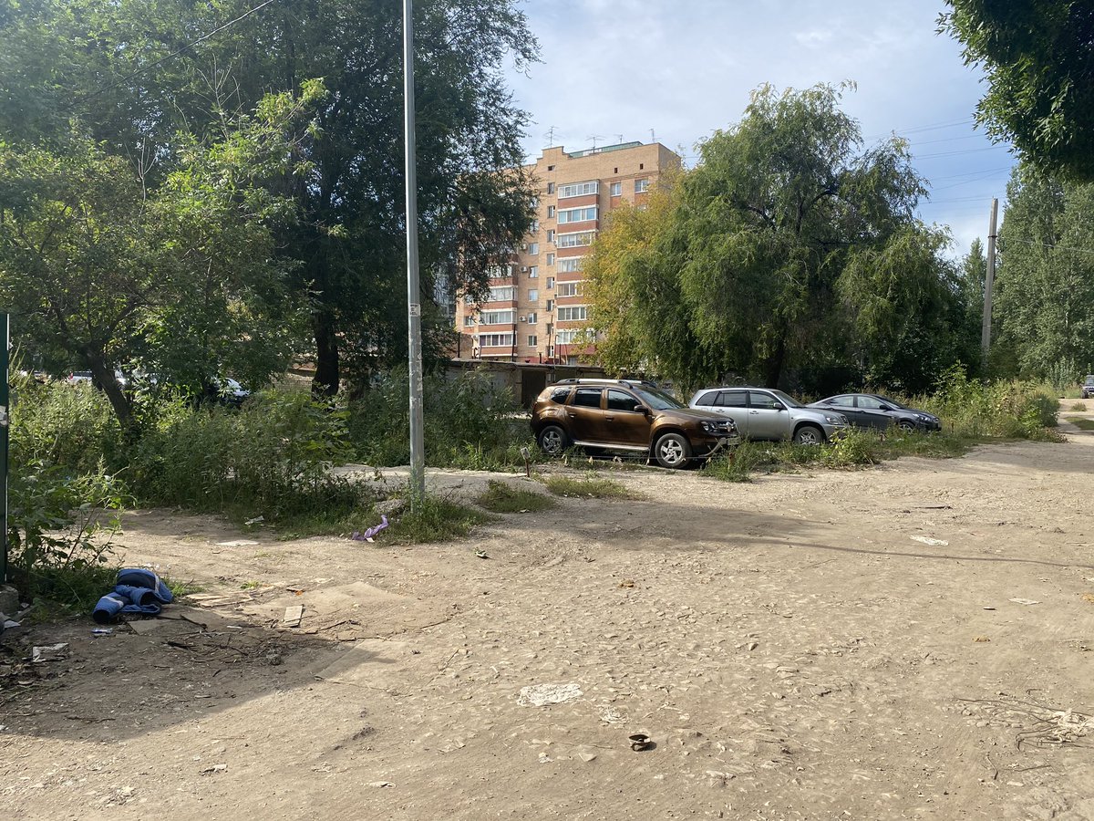 Двор Стара-Загора, 92. После сноса гаражей прошло 3 года, асфальт в ямах, детской площадки нет. В чем заключается работа <a href="/promadm/">Promadm.samara</a> можно уточнить? <a href="/SamMobilePriem/">Мобильная приемная Губернатора Самарской области</a>