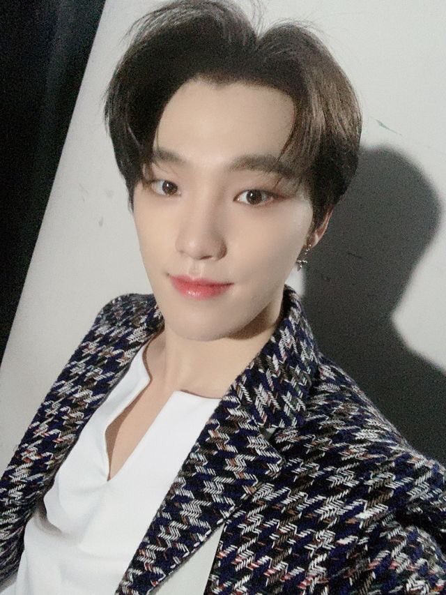luxuryhoshi's tweet photo. [17'S 디노] 오늘도 화이팅!! https://t.co/hAkhCFa6xY