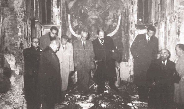 8/Apart from the magnitude of the damage, the most tragic consequence of  #Pogrom1955 was that it marked the end of leading presence of  #Hellenism in its natural lands & in  #Constantinople ( #Istanbul). Economic hemorrhage & fear forced thousands of Greeks to emigrate to  #Greece.