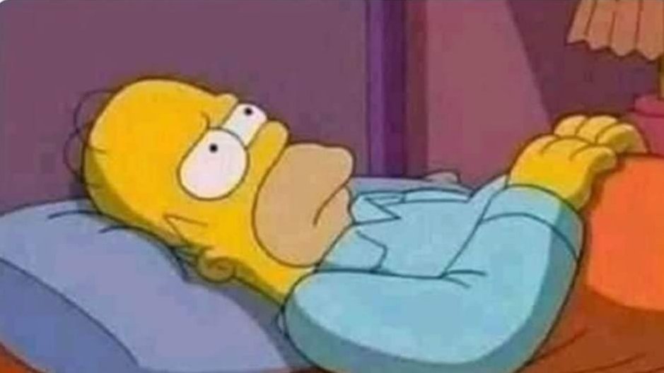 El domingo voy a dormir hasta las 2 de la tarde.
Yo el domingo, a las 8 de la mañana: