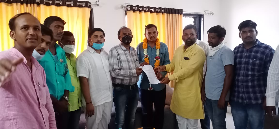 BDbangar2's tweet photo. राष्ट्रवादी युवक काँग्रेस जिल्हा हिंगोली पदाधिकारी निवड झाल्यांना पुढिल वाटचालीसाठी खुप खुप शुभेच्छा अभिनंदन 
हिंगोली जिल्हा सचिव: पंकज पैठणे
हिंगोली तालुकाध्यक्ष : भाऊराव ठाकरे
हिंगोली जिल्हा सचिव : रमेश पठाडे 
सेनगाव तालुकाध्यक्ष : स्वप्नील देशमुख
सर्वांचे मनस्वी अभिनंदन https://t.co/9UlMtISXz6