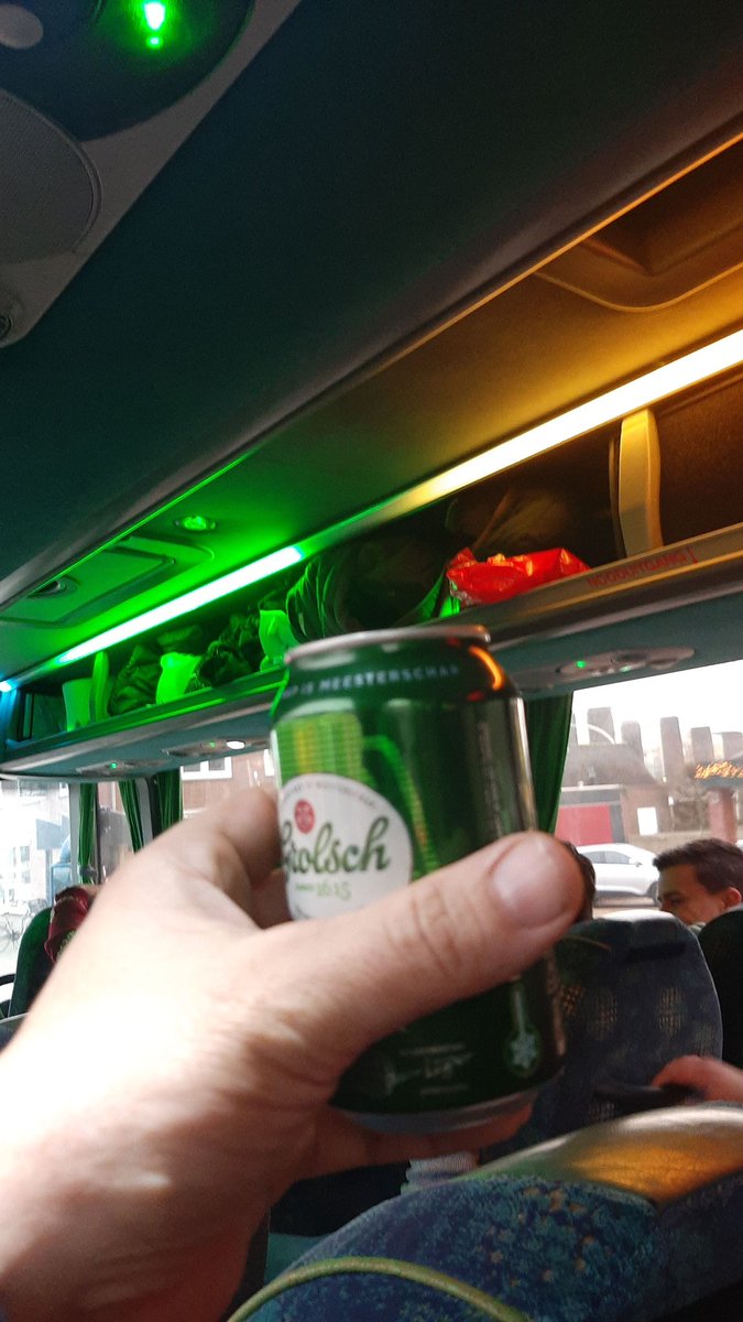 TeeuwsenJan's tweet photo. @ErwinWinterswyk Wel meer๐ #awaydaysarethebestdays met de #beatbuzz #samenjuichen #awaydays en de pens nat laten regenen. Of gewoon je zwager de rechterhand geven. https://t.co/DQrsDcrbwv