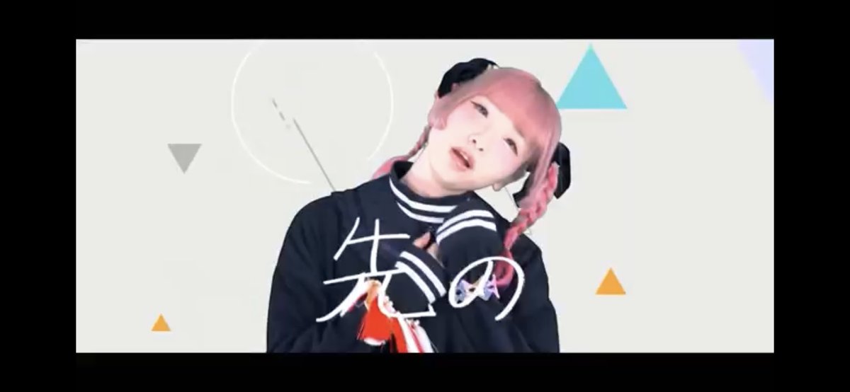 masakiyamamot16's tweet photo. 最近ゆるめるモ！の逃げない！！が心に染みる！！とってもいい曲！目をつぶってるなぴちゃんかわいい！しふぉんちゃんのTシャツの柄が字幕に見える件w
#mo_younapi 
＃逃げない！！
＃しふぉんちゃんのTシャツ https://t.co/FWz42Kyafp