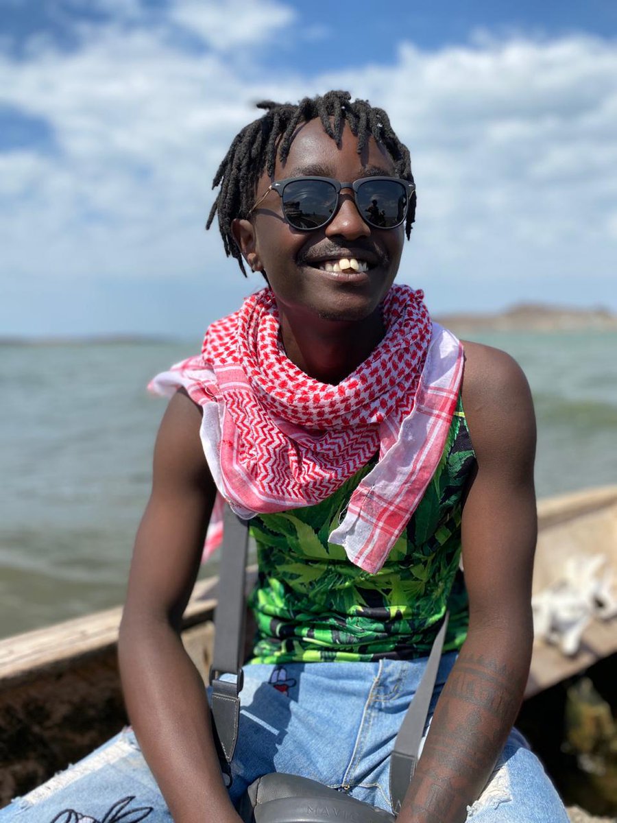 MuthuriKinyamu's tweet photo. @Turnup_Travel @TheFlyingKenyan @TurnupRides Tony De Gigz (@GigzDe) is a self taught filmmaker and a professional editor. He creates at Folklore and explores with @TurnupInMotion crew. He is droning in the North with @Turnup_Travel and by the way this 20yr old is a badass Gengetone Music video director. #turnupinchalbi https://t.co/0RSyDImidu