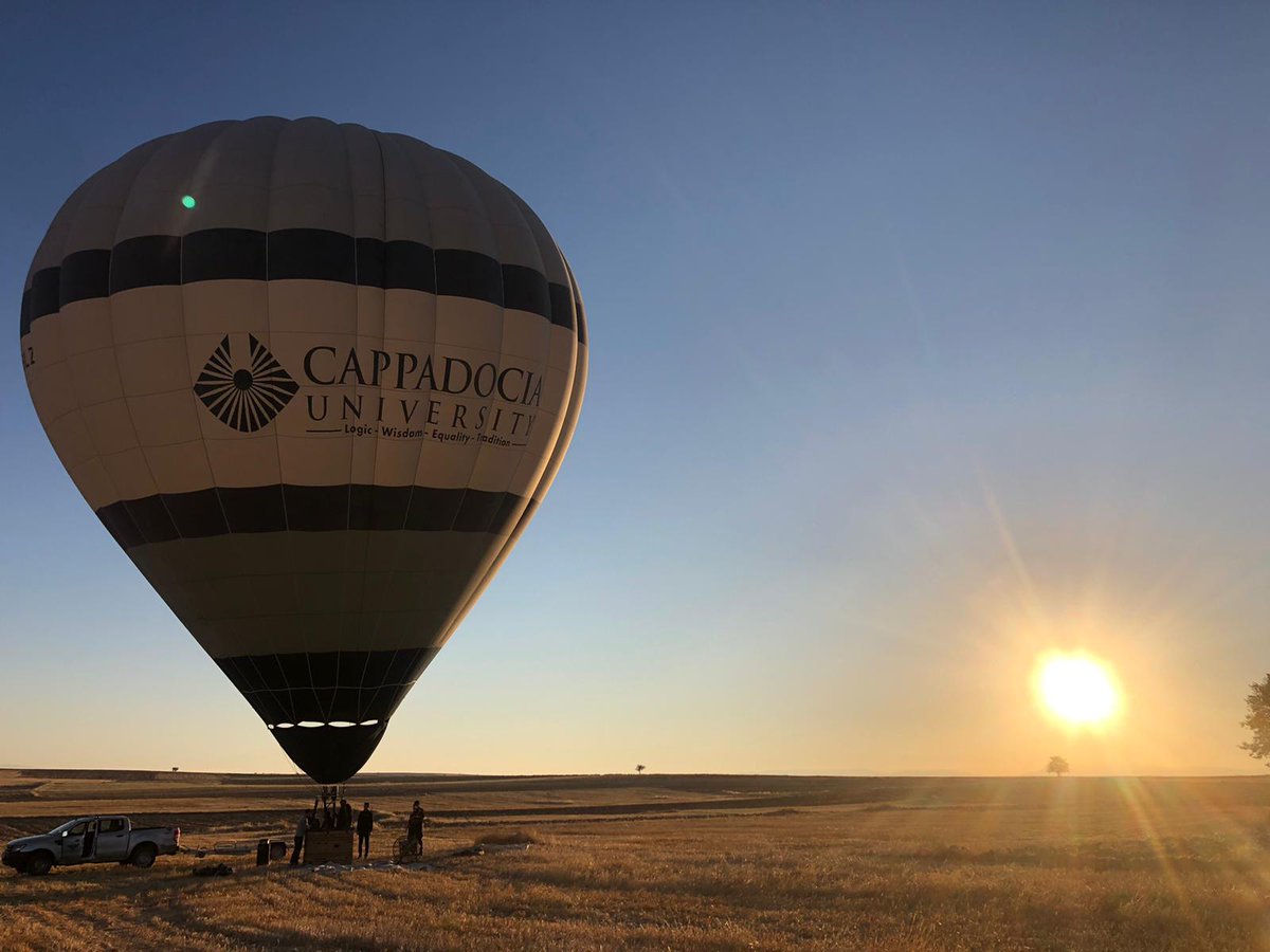 TC_UsakValiligi's tweet image. 3⃣Çalışmalarından dolayı Kapadokya Üniversitesi Sıcak Hava Balonu ve Hava Gemisi Uygulama ve Araştırma Merkez Müdürü Dr. Öğr. Üyesi Eyüp Atioğlu ile Uçuşa Elverişlilik ve Bakım Müdürü Halil İbrahim Eroğlu'na teşekkür ediyorum.

Vali Funda Kocabıyık