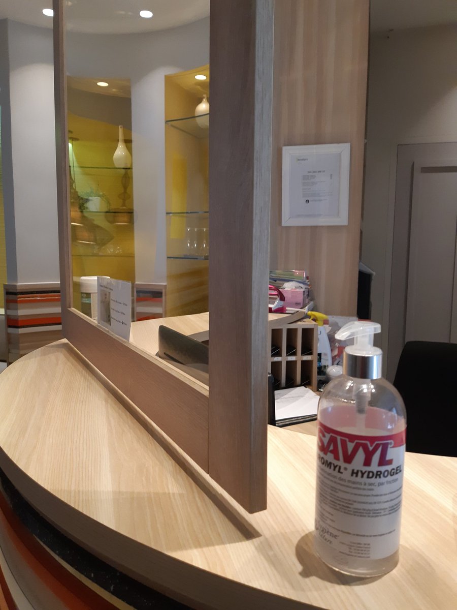 BerneOpera's tweet photo. Little bottles everywhere ! 👐🛎🧼 #gelhydroalcoolique #hydroalcoholicgel #Safety #SafetyFirst #thinkpositive #thinkingofyou #hotels #Paris #Hygiene #desinfection https://t.co/Y6JlqFUPP9