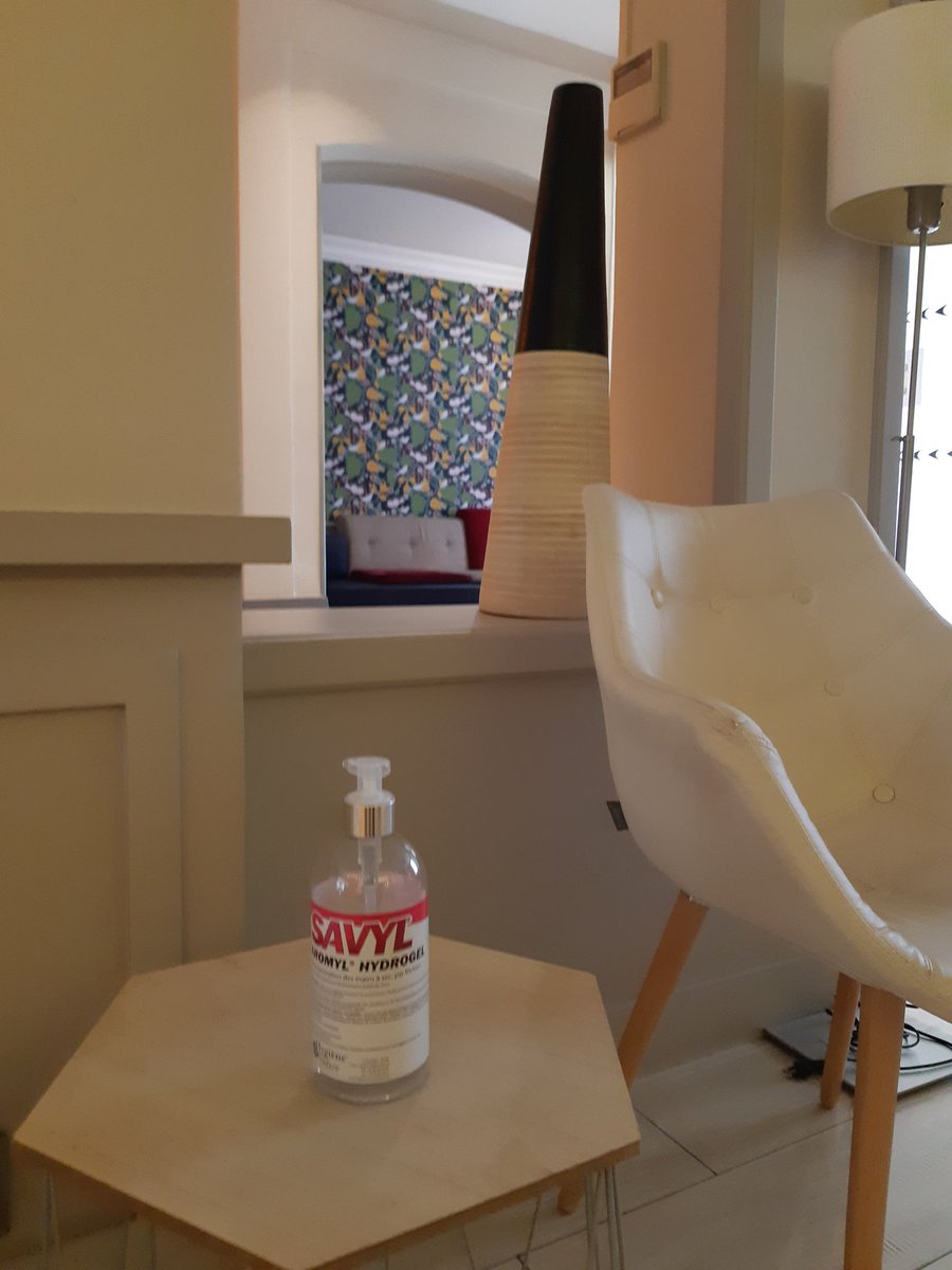 BerneOpera's tweet photo. Little bottles everywhere ! 👐🛎🧼 #gelhydroalcoolique #hydroalcoholicgel #Safety #SafetyFirst #thinkpositive #thinkingofyou #hotels #Paris #Hygiene #desinfection https://t.co/Y6JlqFUPP9