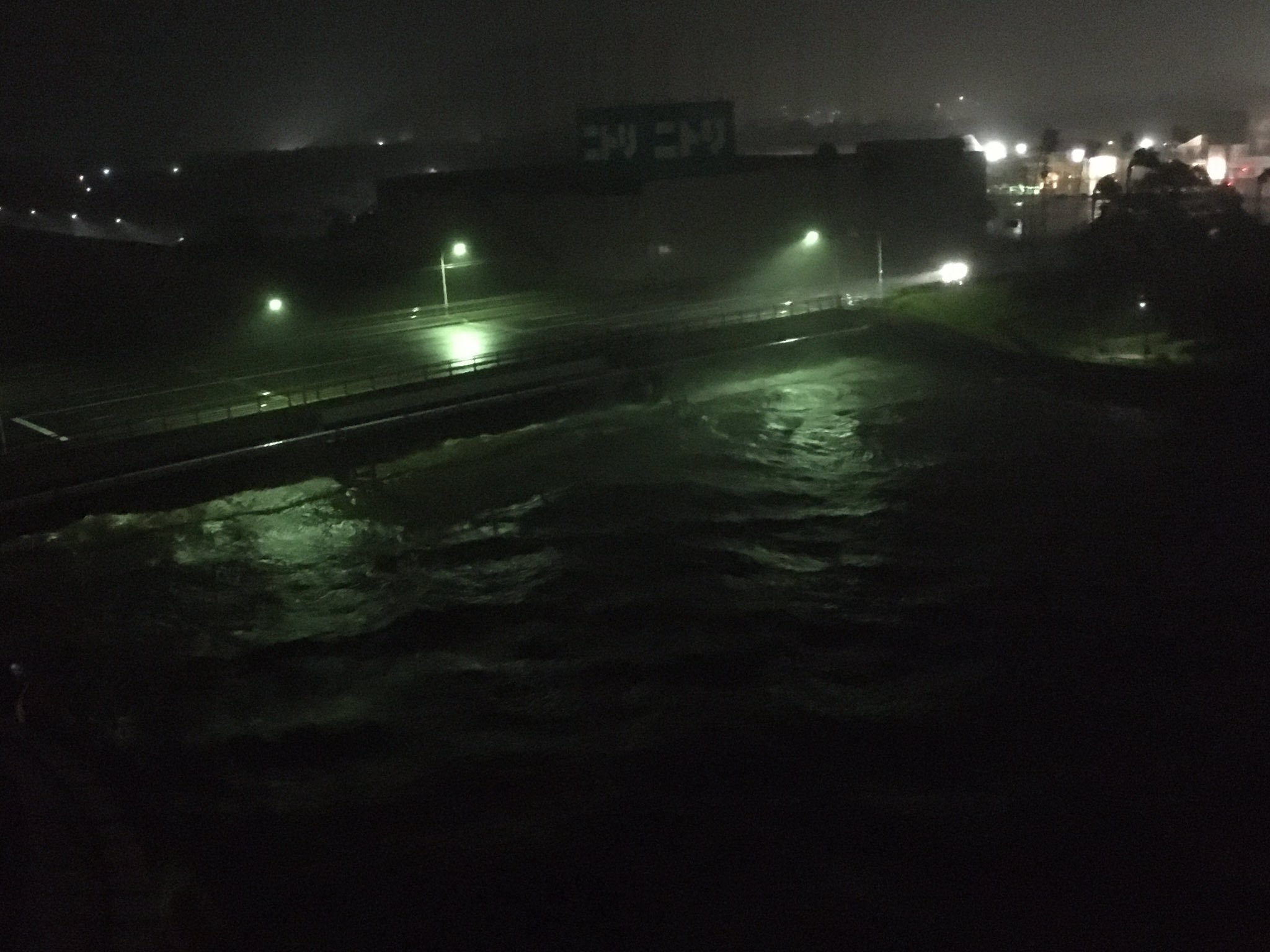 台風10号で永田川が氾濫寸前の画像