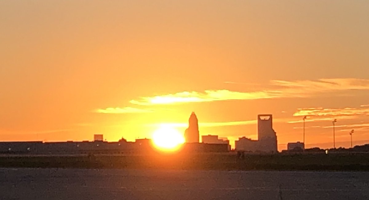 Good Morning CLT. Feeling fine when it’s 59 —>
Make it great today 👍🏼🙏🏻💪🏽☀️🇺🇸 #SunRiseSplendor @CLTAirport @AmericanAir @wxbrad @JenCarfagno @NicoleMaddenWX @AlConklin @wsoctv @WBTV_News @SpecNews1CLT @wcnc @FOX46News @theobserver @weatherchannel