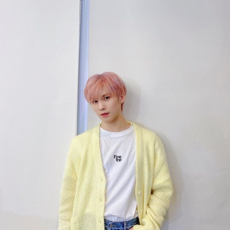 OKAAYY let& #39;s start with yongsun & minhyuk with pink hair LET& #39;S GOOOO (and hey YELLOW)