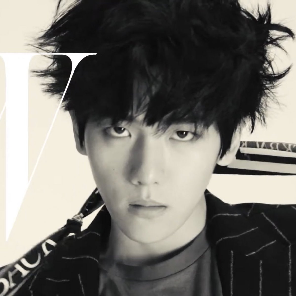 bestof100hyun's tweet photo. wkorea (2016)              elle korea (2020) https://t.co/ZPHtJ0OVZd