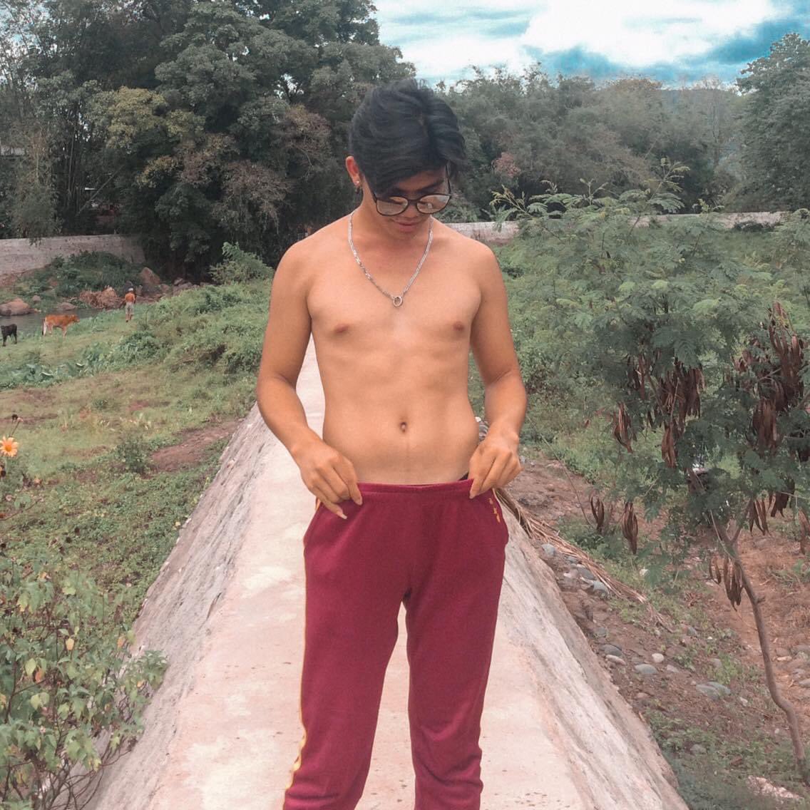 yop_serolf's tweet photo. Daks or juts???? 
Kung sina mag RT nito sendan ko 🤫 https://t.co/8RXfYhXeHT
