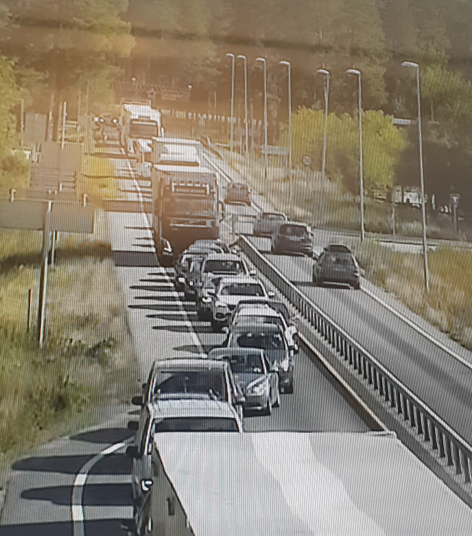 grensekontroll's tweet photo. Det er søndag formiddag nær sagt stillestående kø inn på kontrollplassen Magnormoen på Rv. 2 fra Sverige i retning Kongsvinger https://t.co/wlnOqfyVoL