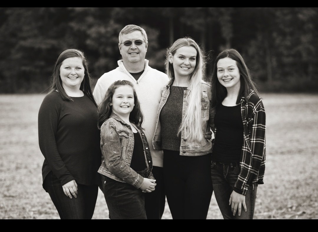 Happy birthday to the guy who has taught us all we know❤
you have provided endless opportunities for us, all while making sure we know the meaning of hard work. you rock the girl dad life and we love you!
<a href="/lorne_benedict/">Lorne Benedict 🇨🇦</a>