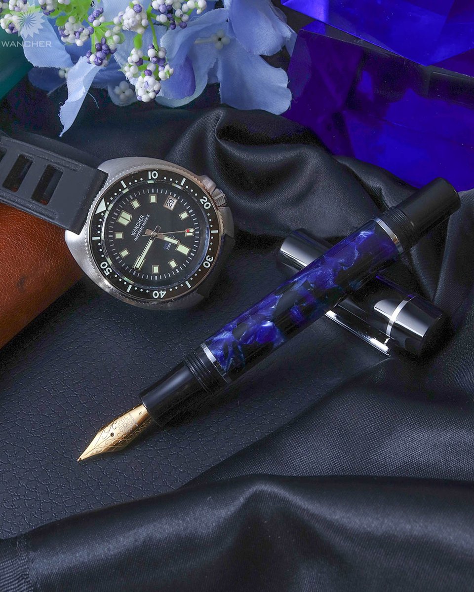 Wancher_Global's tweet photo. When feeling blue, just write! 💙 
Wancher Blue collection showcase! Ft 𝐙𝐞𝐧 - 𝐖𝐚𝐭𝐞𝐫 fountain pen and 𝐌𝐀𝐑𝐈𝐓𝐈𝐌𝐄 𝐌𝐀𝐑𝐊 𝐈𝐈 watch! 🖋️⌚📘
 #modernart #zenart #zenwater #blue #blueaesthetic #ocean #wancher #fountainpen #fpgeeks #ワンチャー #万年筆 #traditional #jp https://t.co/StCtHMivAa