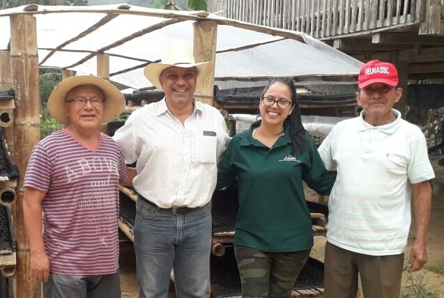 Que grato ver como emprendimientos familiares de #EPS, como es la agregación de valor al #cafe, se vuelven proyectos y objetivos de vida; gracias a sus gestores por la invitación a conocer este proyecto.
#Mababí #Ecuador