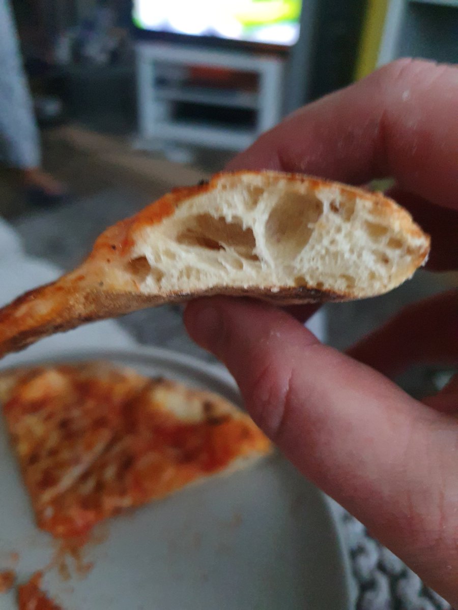 First efforts on the Karu last night. 60% hydration. Room for improvement. Loved the crust though 👌. Many more cooks to come.