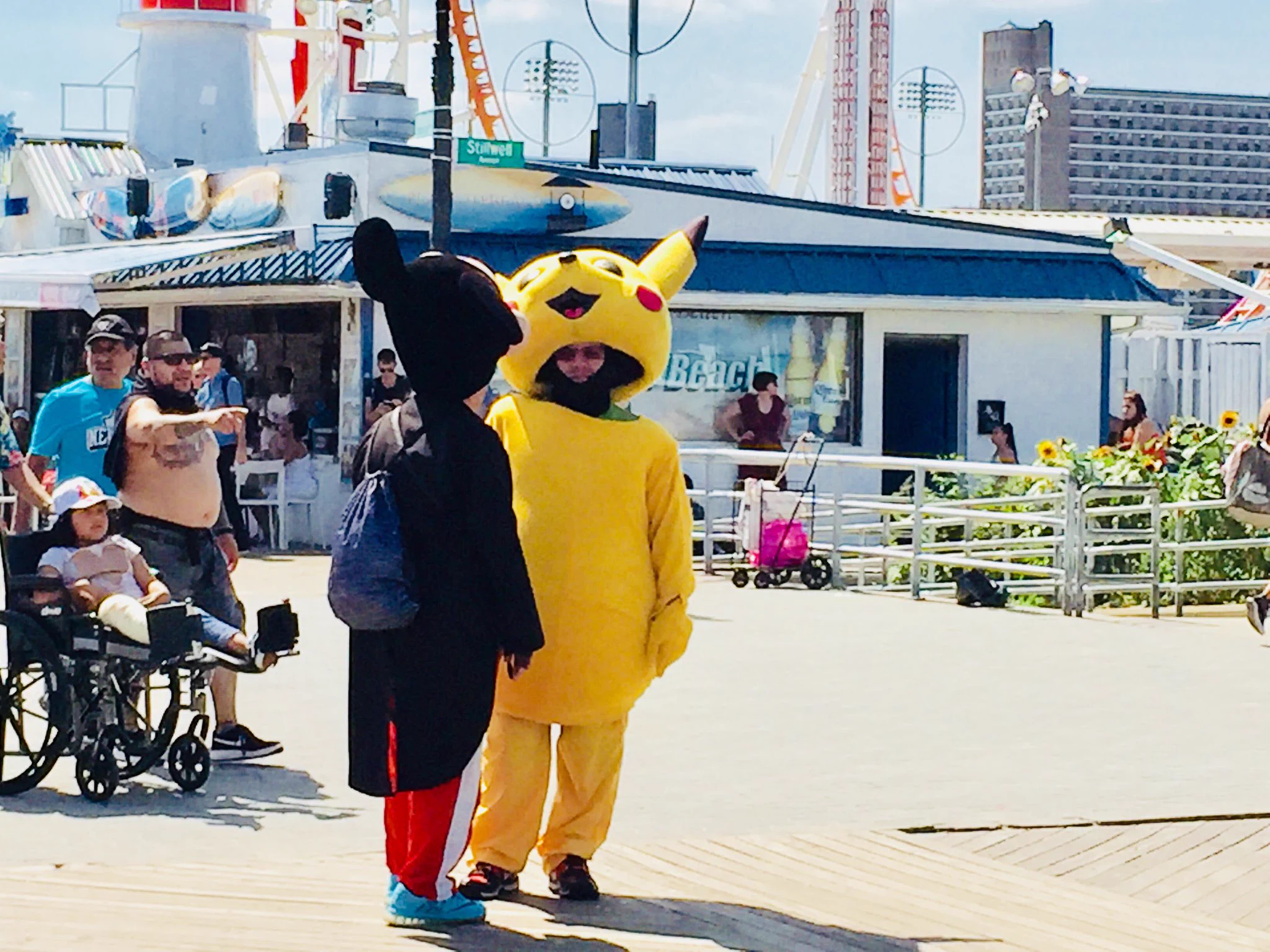 @ForBeliever 初めまして。アメリカのコニーアイランドで出会ったアカン感じのネズミとピ....です。 