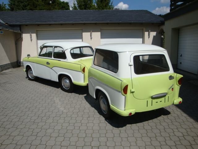QuirkyRides's tweet photo. Don't look round I think we're being followed by half a #Trabant #Kombi #DDR 2-stroke 598cc only 5 moving engine parts https://t.co/7glCcaOmtk
