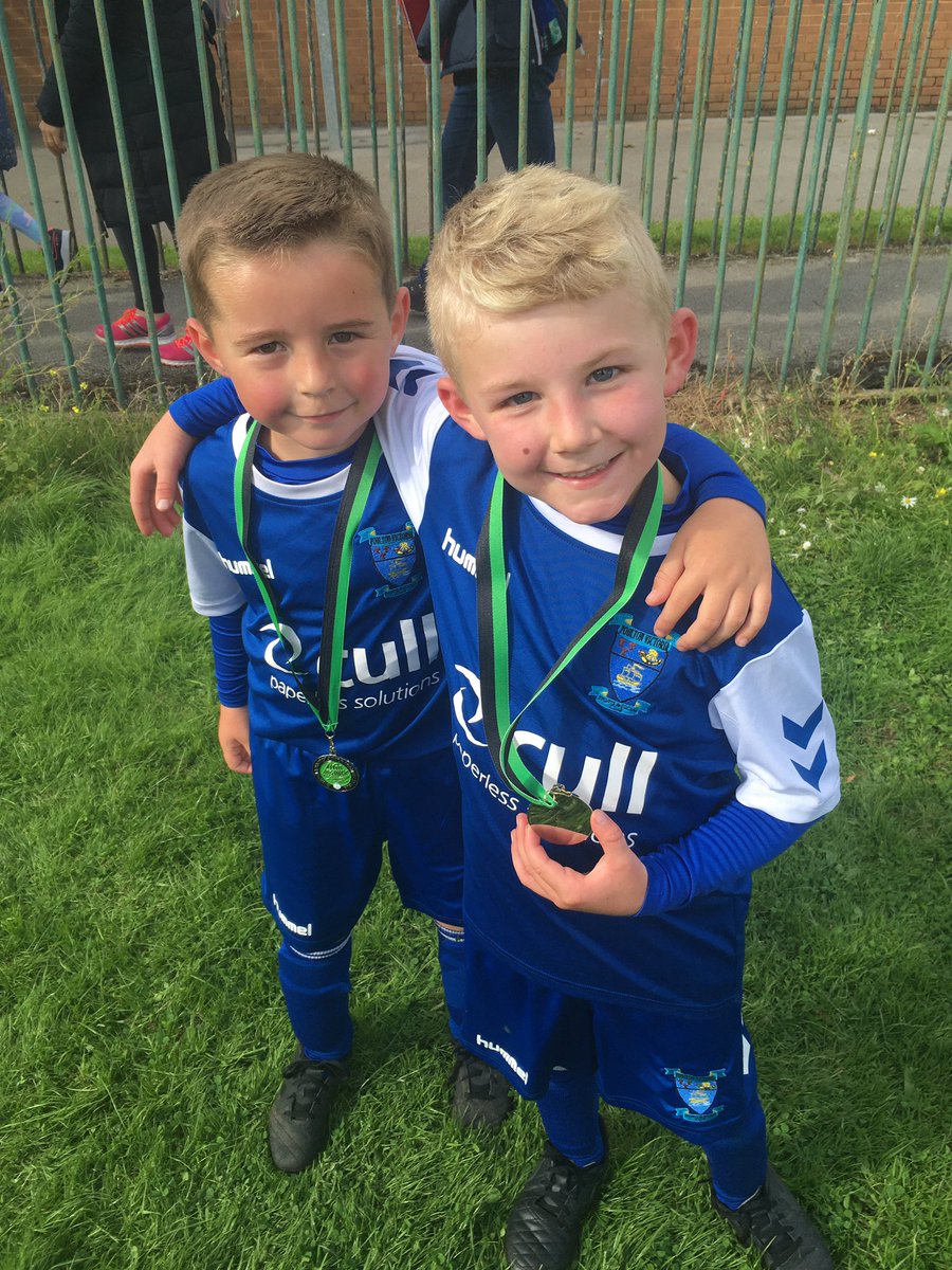 com_clare's tweet photo. Seeding day with the U7s Dortmund up the vics boys 💙💛 @Poulton_VicsFC @rolo8efc @leemck10 https://t.co/0JkMORpKLm