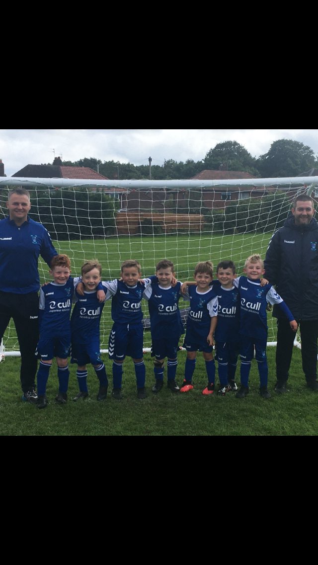 com_clare's tweet photo. Seeding day with the U7s Dortmund up the vics boys 💙💛 @Poulton_VicsFC @rolo8efc @leemck10 https://t.co/0JkMORpKLm