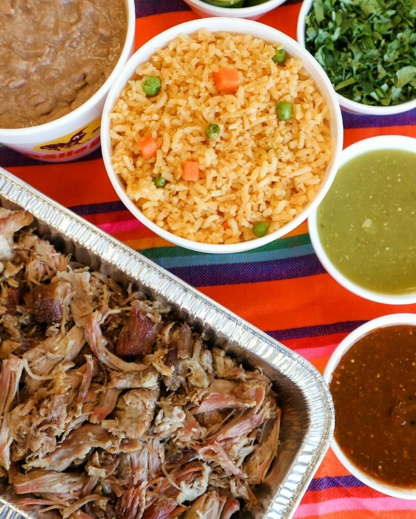 Who's celebrating Labor Day weekend at home? 😎 El Gallo Giro can feed the whole family + more with our Taquiza Packs! Place your order today. 

#elgallogiro #labordayweekend #carnitasmichoacan #carnitas instagr.am/p/CEzXY6FnPUU/