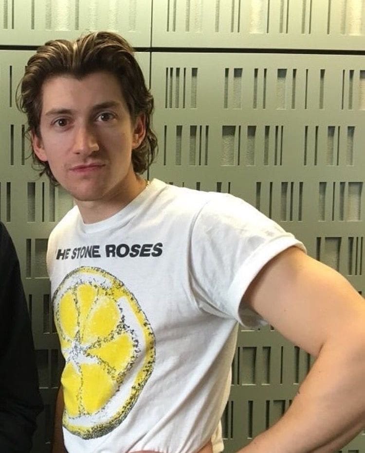 Thread by @tbhcvinyI, ⭑ alex turner and his stone roses t-shirt⤷ a thread!  [...]