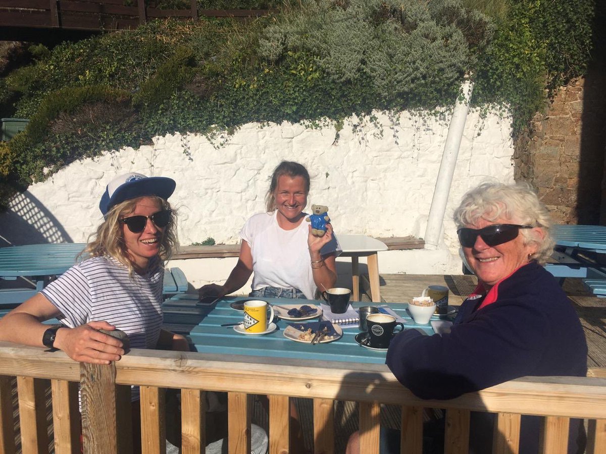 JCGGeog's tweet image. So happy to be passed on to the next Head of Geography at @JCGGeog @Ks4Jcg I think I’m in good hands.