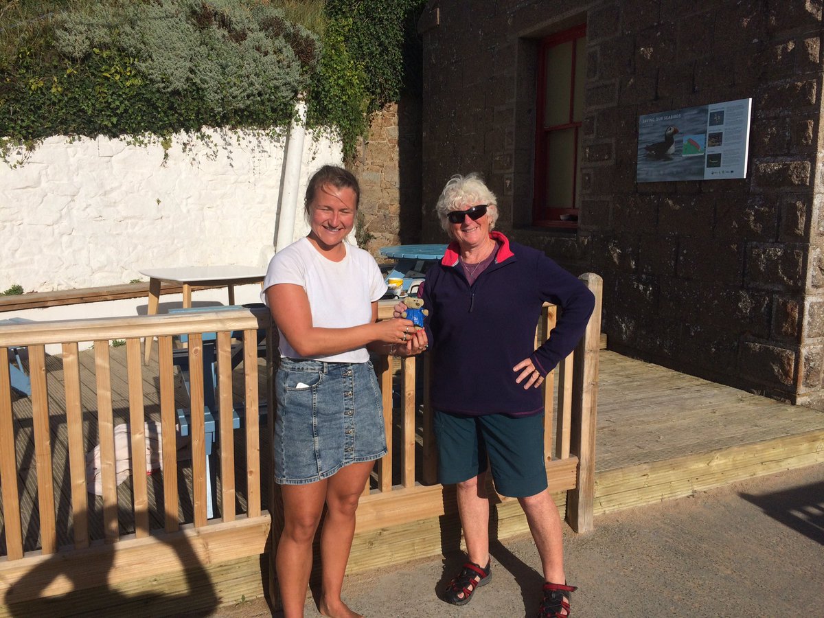 JCGGeog's tweet image. So happy to be passed on to the next Head of Geography at @JCGGeog @Ks4Jcg I think I’m in good hands.