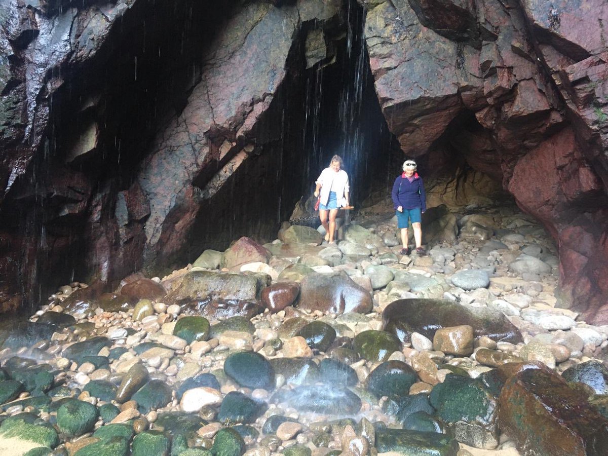 JCGGeog's tweet image. So happy to be passed on to the next Head of Geography at @JCGGeog @Ks4Jcg I think I’m in good hands.