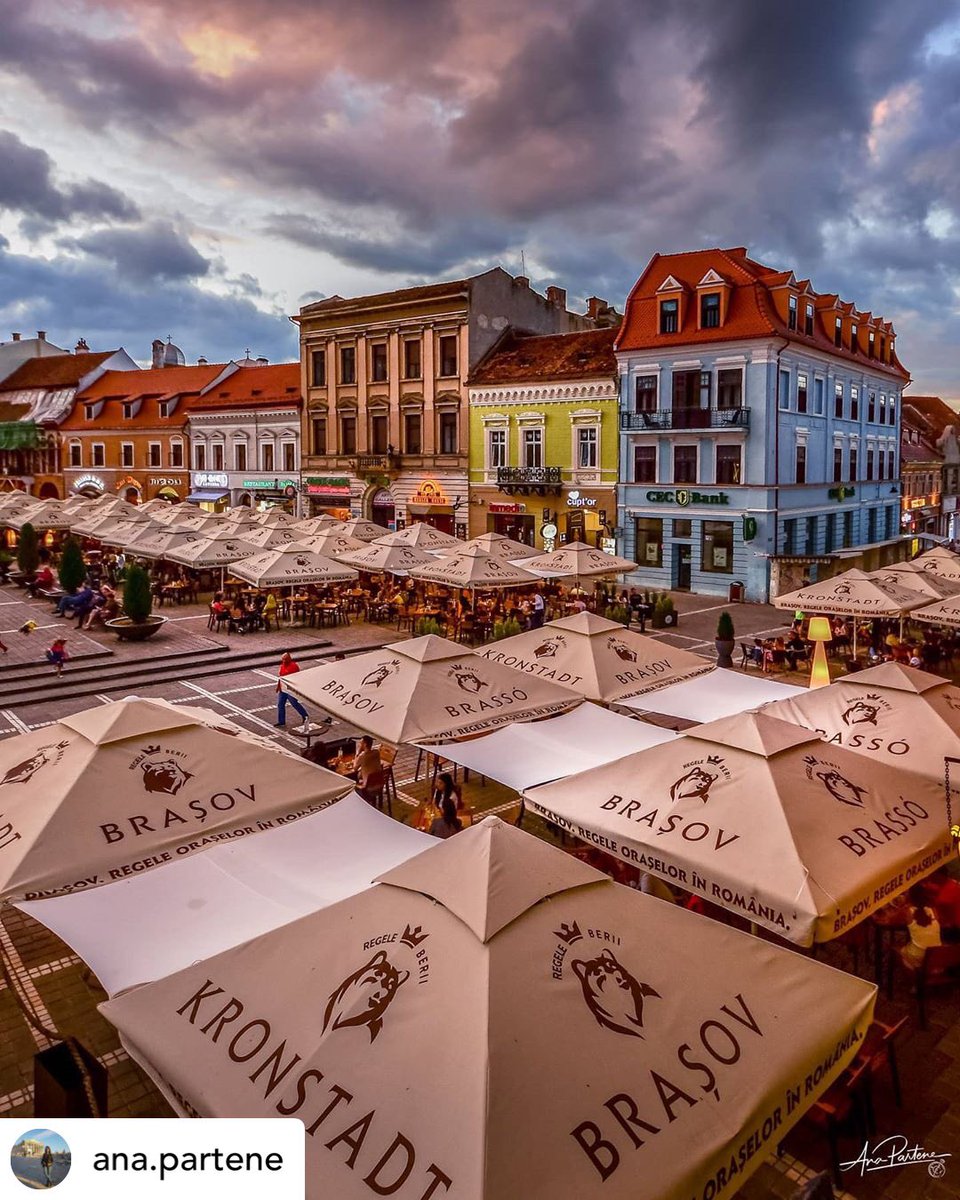 PositiveRomania's tweet photo. Brasov city centre 
Photo by Ana Partene
#Romania https://t.co/w0TCSnLl1o