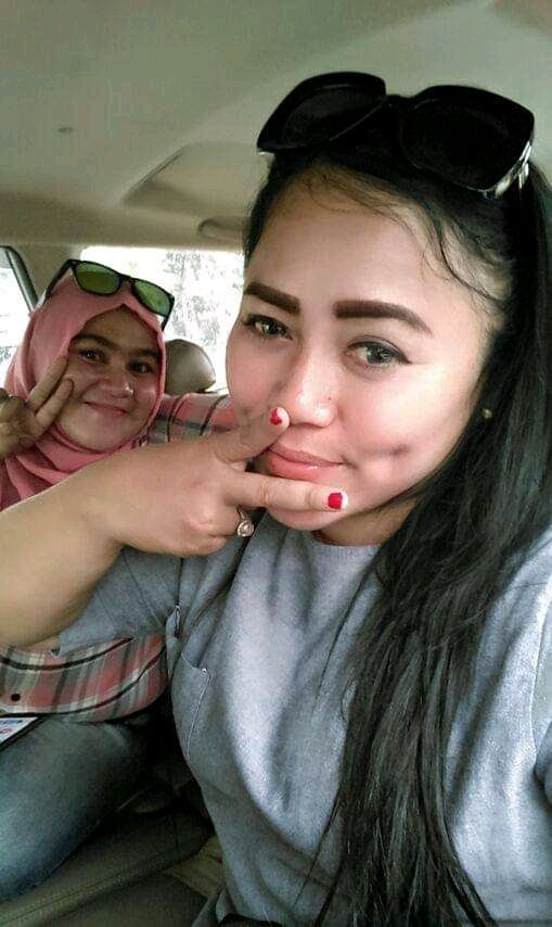 bima24963467's tweet photo. foto mama lagi sama temannya https://t.co/NztHi6qWzK