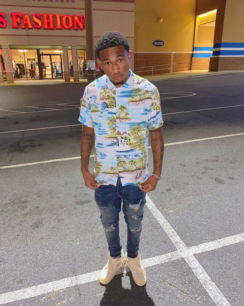 Ap17_jailyn's tweet photo. Uu looking crazy uu know the trenches raised me. 💯I’m Jb but I’m the ville jay-z💚#ASUTwitter https://t.co/EpU4pd5sej