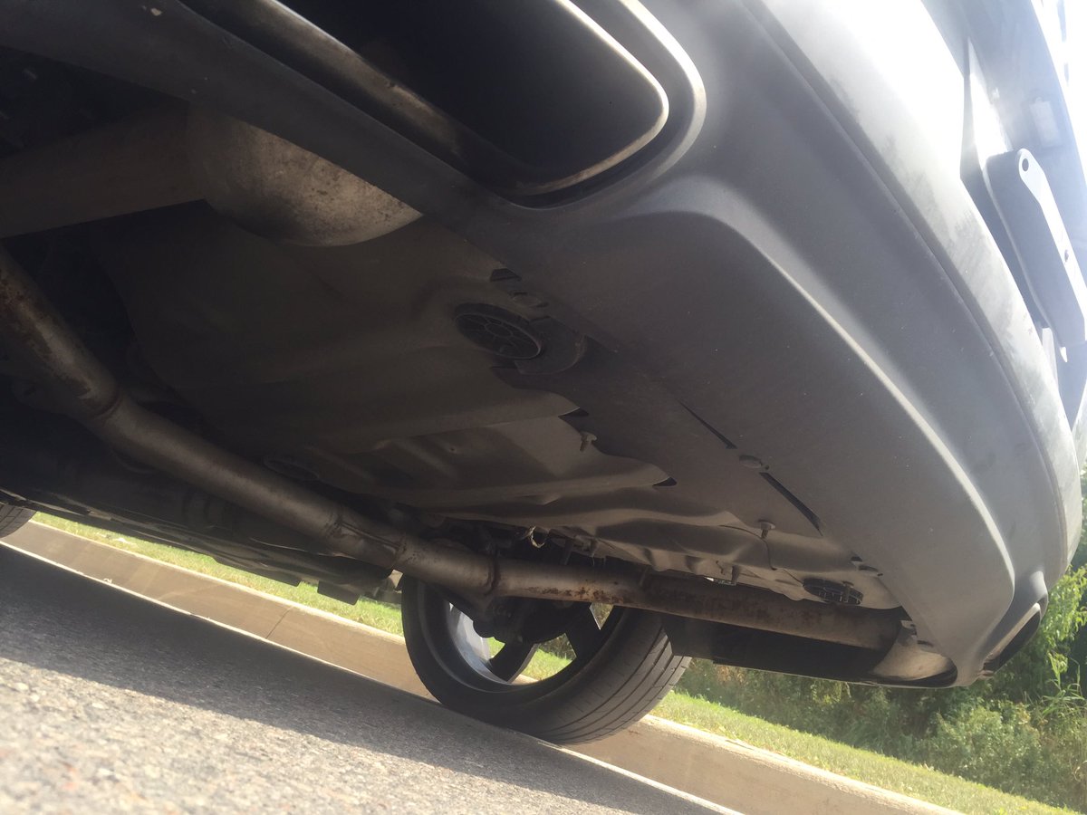 CstTaraso9345's tweet photo. Muffler delete &amp; stretched tires sticking outside of the body panels with no mudguards.

#ProjectsNoisemaker #RoadSafety https://t.co/vW505WtEoK