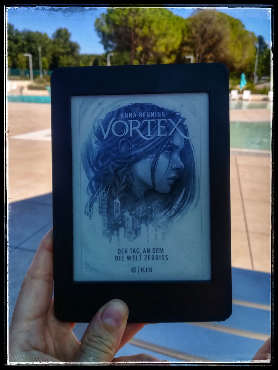 Ein Debüt, dass mich echt überzeugt hat! Dystopie, Spannung und tolle Charaktere in einem super Mix! #Vortex #DerTagandemdieweltzerriss von #AnnaBenning Ich hab mich wie im Kino gefühlt und ich bin so gespannt auf Band 2 <a href="/_s_fischer/">S. Fischer</a> @NetGalleyDE 
nichtohnebuch.blogspot.com/2020/09/vortex…