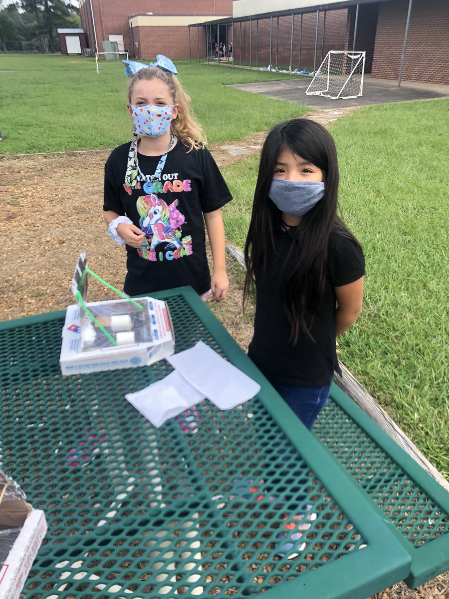 jsjirwin's tweet photo. Solar Oven Project   “Converting light energy to heat energy” #jsjones1 #4thgradescience #irwin4thgrade #solarovenfun #energyforms https://t.co/sDge1uCk3u