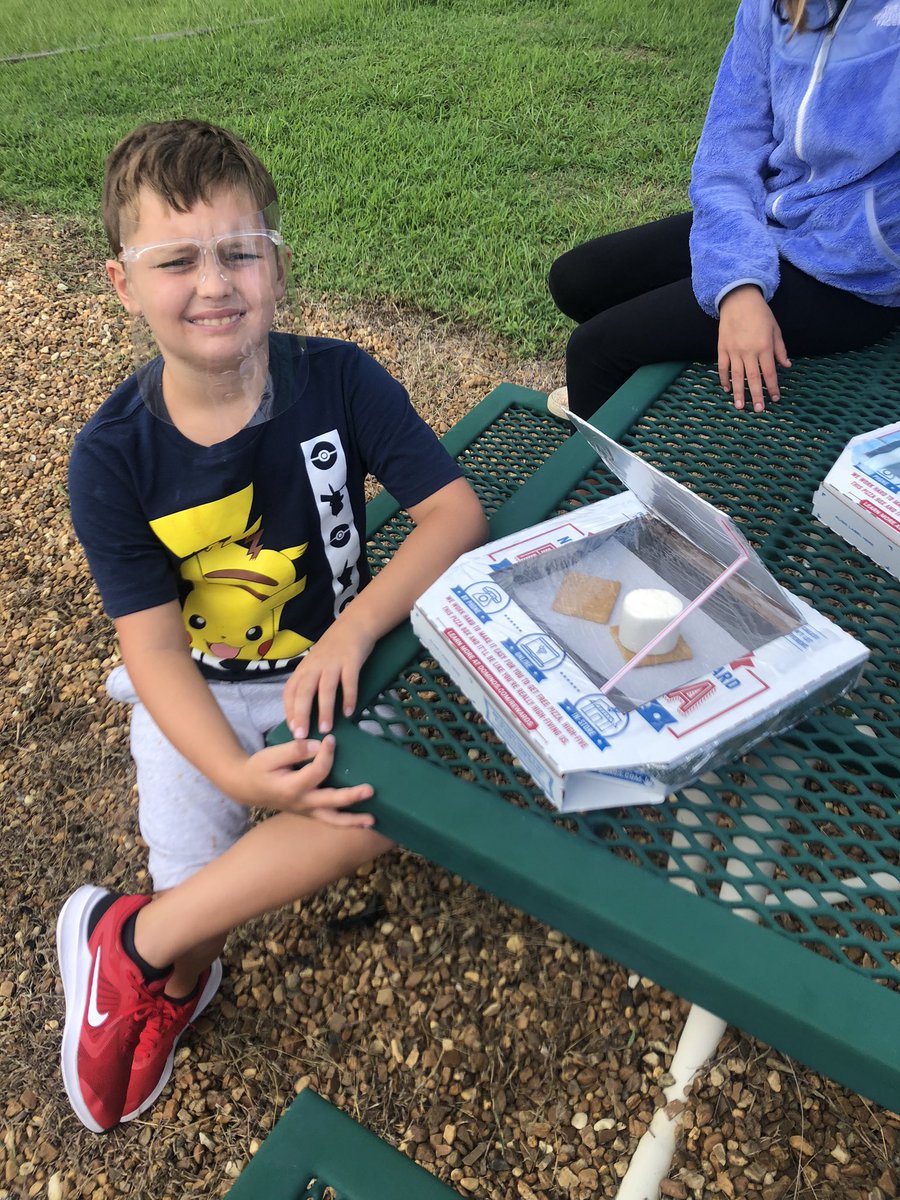 jsjirwin's tweet photo. Solar Oven Project   “Converting light energy to heat energy” #jsjones1 #4thgradescience #irwin4thgrade #solarovenfun #energyforms https://t.co/sDge1uCk3u