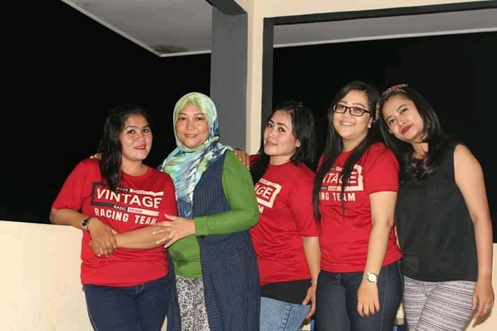 bima24963467's tweet photo. teman mama aku cantik** https://t.co/oii7TGALI9