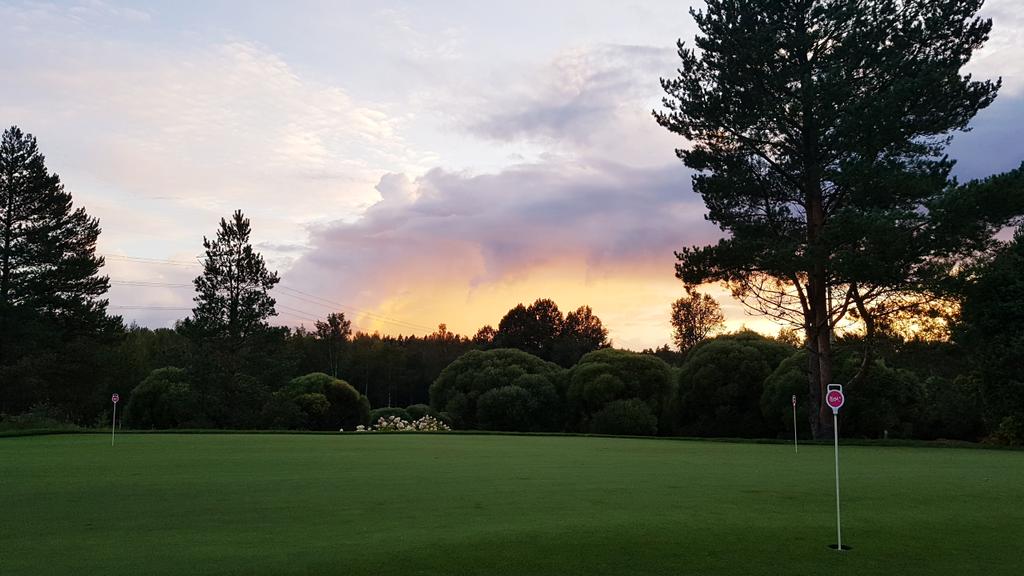 MinnaFagerlund's tweet photo. Kyllä meillä on ihan parhaat #golf -mestat Suomessa. Tää on ihan huippukiva laji! #pallothukassa #kyllälähtee @kurkgolf https://t.co/XZ9r6ErTH8