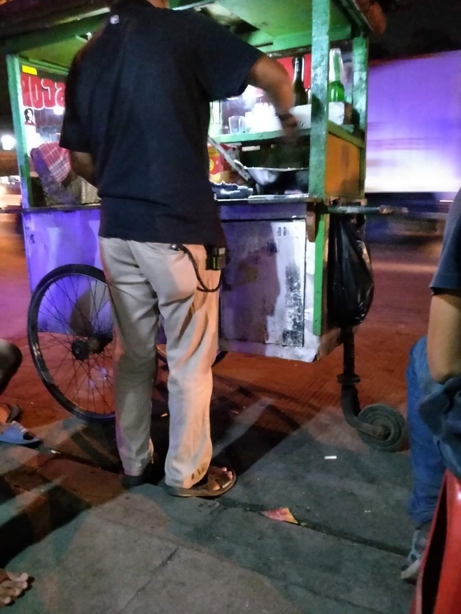 StzYadi's tweet photo. @erikorobbiansyh Mau memang diciduk palek tek-tek  pake walkie talkie https://t.co/7JpAh41rKQ