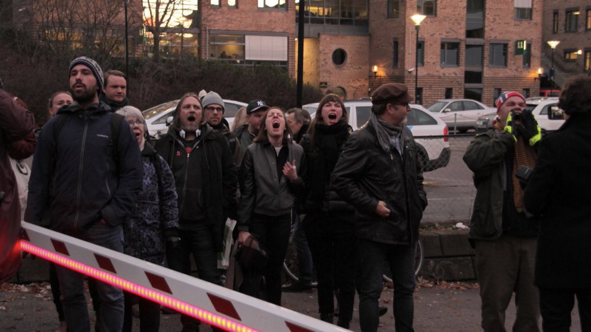 appropriert33's tweet photo. Går det an å kopiere venstretwitter ide om å lage et hylekor mot covid-19 utenfor FHI? Det virker nok.
#hylekor #COVID19 #FHI https://t.co/oC4zAp3oaW